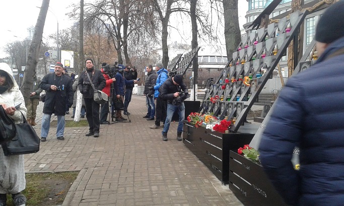 День гідності і свободи: біля монумента Героям Небесної сотні вшанували пам'ять загиблих